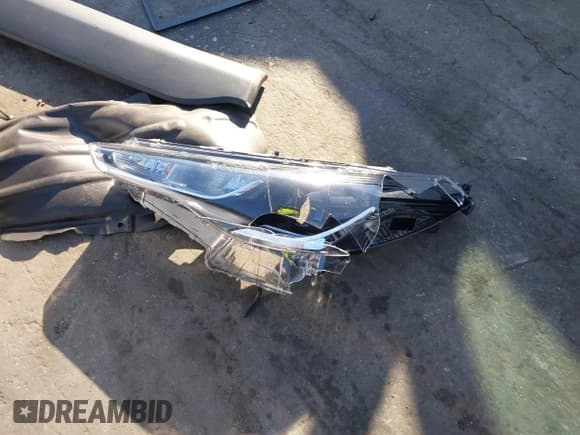 ✅ 2023 Toyota Corolla Cross LE • VIN: 7MUBAABG8PV045934 • Lot: 41593101. Listed on IAAI with 11,378 mi. Free auction sales archive from the USA and detailed vehicle history report at DreamBid. Image 17.