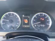 ✅ 2018 Toyota Highlander LE Plus • VIN: 5TDBZRFH3JS498564 • Lot: 43467595. Wystawiony na IAAI z przebiegiem 263 127 mil. Bezpłatny archiwum sprzedaży aukcyjnych z USA i szczegółowy raport historii pojazdu na DreamBid. Zdjęcie 7.