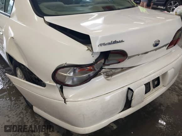 2002 Chevrolet Malibu z VIN 1G1ND52J42M623395, wystawiony jako IAAI lot #41609002 z przebiegiem 197 572 mil mil oraz . Historia ofert i sprzedaży dostępna na DreamBid. Obrazek 6.