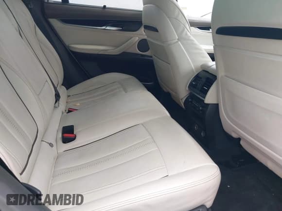 ✅ 2016 BMW X6 xDrive50i • VIN: 5UXKU6C51G0R34006 • Lot: 42675261. Wystawiony na IAAI z przebiegiem 111 793 mil. Bezpłatny archiwum sprzedaży aukcyjnych z USA i szczegółowy raport historii pojazdu na DreamBid. Zdjęcie 8.