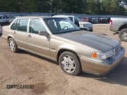 ✅ 1995 Volvo 960 • VIN: YV1KS9611S1057614 • Lot: 43521730. Wystawiony na IAAI z przebiegiem 154 648 mil. Bezpłatny archiwum sprzedaży aukcyjnych z USA i szczegółowy raport historii pojazdu na DreamBid. Zdjęcie 1.