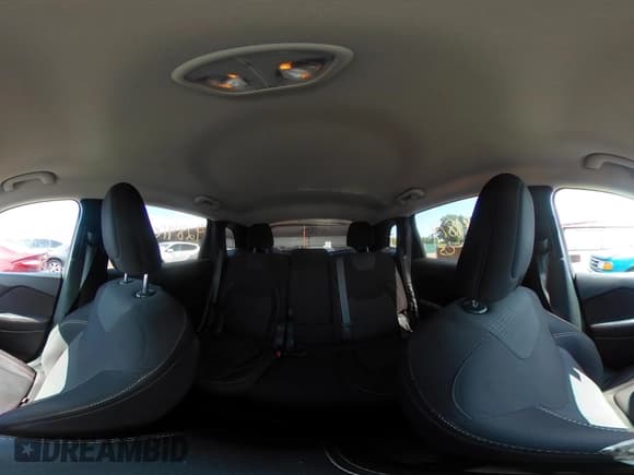 ✅ 2015 Jeep Cherokee Latitude • VIN: 1C4PJMCS8FW727747 • Lot: 42891874. Wystawiony na IAAI z przebiegiem 141 831 mil. Bezpłatny archiwum sprzedaży aukcyjnych z USA i szczegółowy raport historii pojazdu na DreamBid. Zdjęcie 18.