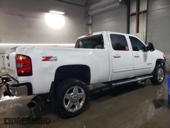 ✅ 2013 Chevrolet Silverado 2500HD LTZ • VIN: 1GC1KYE89DF208618 • Lot: 78528364. Wystawiony na Copart z przebiegiem 138 298 mil. Bezpłatny archiwum sprzedaży aukcyjnych z USA i szczegółowy raport historii pojazdu na DreamBid. Zdjęcie 3.