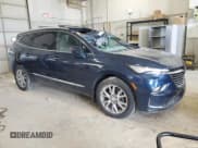 ✅ 2022 Buick Enclave Essence • VIN: 5GAERBKW2NJ139154 • Lot: 64052495. Wystawiony na Copart z przebiegiem Nie podano. Bezpłatny archiwum sprzedaży aukcyjnych z USA i szczegółowy raport historii pojazdu na DreamBid. Zdjęcie 4.