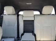 ✅ 2023 Lexus LX 600 Luxury • VIN: JTJGB7CX0P4030299 • Lot: 57625825. Wystawiony na Copart z przebiegiem 21 961 mil. Bezpłatny archiwum sprzedaży aukcyjnych z USA i szczegółowy raport historii pojazdu na DreamBid. Zdjęcie 10.