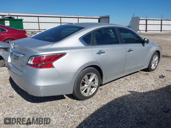 ✅ 2014 Nissan Altima 2.5 • VIN: 1N4AL3AP8EN243645 • Lot: 43611058. Wystawiony na IAAI z przebiegiem 205 344 mil. Bezpłatny archiwum sprzedaży aukcyjnych z USA i szczegółowy raport historii pojazdu na DreamBid. Zdjęcie 4.