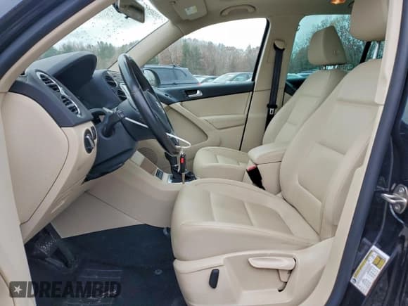 ✅ 2013 Volkswagen Tiguan S • VIN: WVGBV3AX6DW594289 • Lot: 93740985. Listed on Copart with 36,195 mi. Free auction sales archive from the USA and detailed vehicle history report at DreamBid. Image 7.