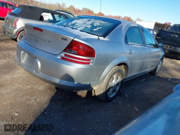 ✅ 2004 Dodge Stratus SXT • VIN: 1B3EL46X24N211638 • Lot: 43637188. Wystawiony na IAAI z przebiegiem 137 069 mil. Bezpłatny archiwum sprzedaży aukcyjnych z USA i szczegółowy raport historii pojazdu na DreamBid. Zdjęcie 4.