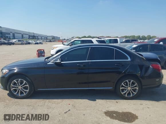 ✅ 2015 Mercedes-Benz C 300 Sport • VIN: 55SWF4KB5FU019814 • Лот: 43410003. Опубликован ранее на IAAI с пробегом 160 532 миль. Бесплатный доступ к архиву аукционных продаж из США и подробный отчёт об истории автомобиля на DreamBid. Изображение 14.