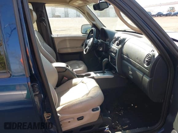 ✅ 2003 Jeep Liberty Limited • VIN: 1J4GL58K13W639573 • Lot: 42051549. Wystawiony na IAAI z przebiegiem 198 676 mil. Bezpłatny archiwum sprzedaży aukcyjnych z USA i szczegółowy raport historii pojazdu na DreamBid. Zdjęcie 5.