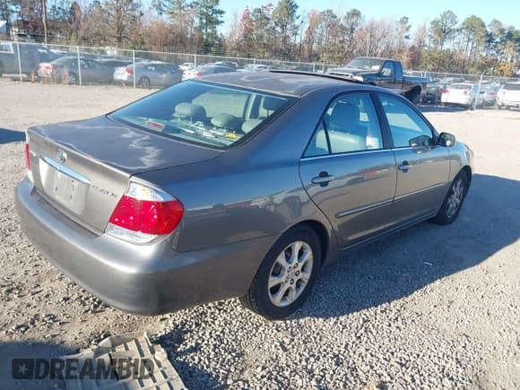 ✅ 2005 Toyota Camry XLE • VIN: 4T1BE30K15U571747 • Lot: 43733488. Listed on IAAI with 219,372 mi. Free auction sales archive from the USA and detailed vehicle history report at DreamBid. Image 4.