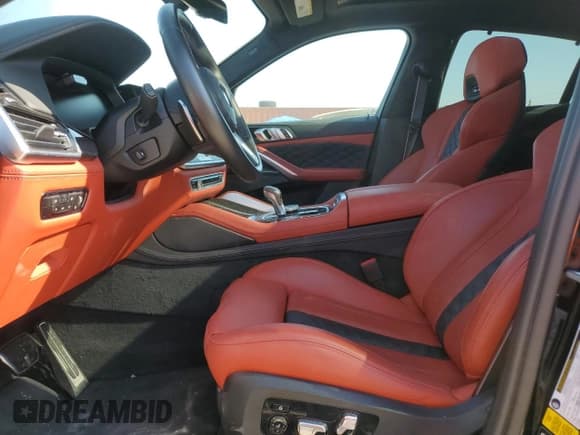 ✅ 2022 BMW X6 M • VIN: 5YMCY0C08N9N41437 • Lot: 50587483. Wystawiony na Copart z przebiegiem 11 866 mil. Bezpłatny archiwum sprzedaży aukcyjnych z USA i szczegółowy raport historii pojazdu na DreamBid. Zdjęcie 7.