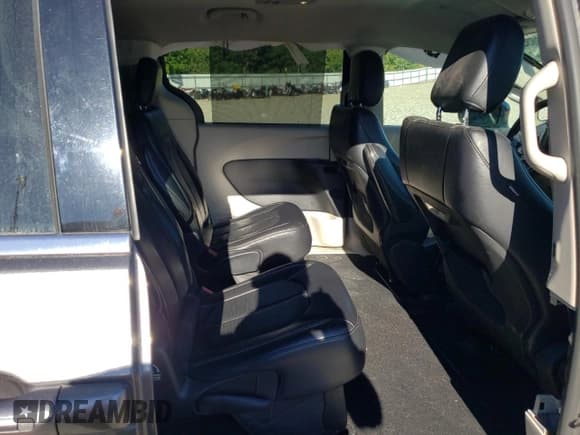 ✅ 2022 Chrysler Pacifica Touring L • VIN: 2C4RC1BG7NR133267 • Lot: 69368635. Listed on Copart with 113,525 mi. Free auction sales archive from the USA and detailed vehicle history report at DreamBid. Image 11.