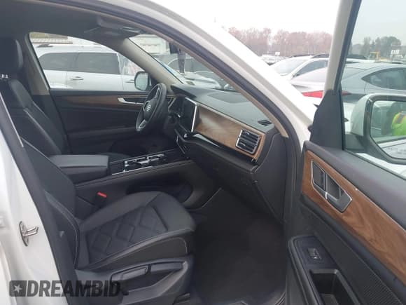 ✅ 2024 Volkswagen Atlas SE • VIN: 1V2HR2CA7RC538035 • Lot: 43714283. Wystawiony na IAAI z przebiegiem 44 730 mil. Bezpłatny archiwum sprzedaży aukcyjnych z USA i szczegółowy raport historii pojazdu na DreamBid. Zdjęcie 5.