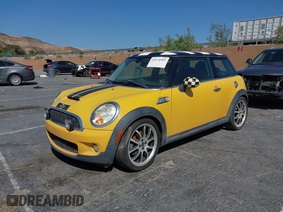 ✅ 2008 MINI Hardtop S • VIN: WMWMF73538TT92494 • Lot: 43174582. Wystawiony na IAAI z przebiegiem 129 798 mil. Bezpłatny archiwum sprzedaży aukcyjnych z USA i szczegółowy raport historii pojazdu na DreamBid. Zdjęcie 2.