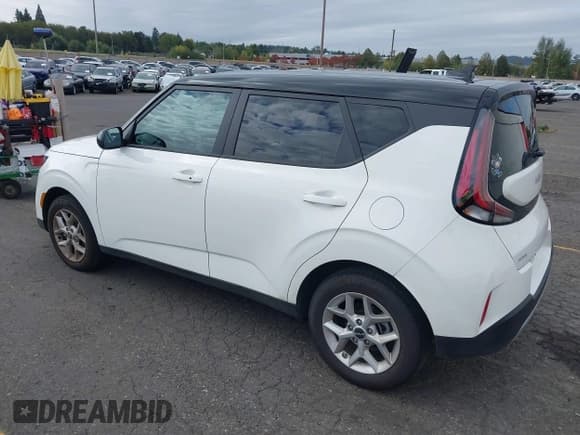 ✅ 2023 Kia Soul LX • VIN: KNDJ23AU7P7215457 • Лот: 43368528. Опубликован ранее на IAAI с пробегом 5 788 миль. Бесплатный доступ к архиву аукционных продаж из США и подробный отчёт об истории автомобиля на DreamBid. Изображение 3.