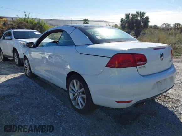 ✅ 2015 Volkswagen Eos Komfort • VIN: WVWBW8AH4FV003067 • Лот: 41186314. Опубликован ранее на IAAI с пробегом Не указан. Бесплатный доступ к архиву аукционных продаж из США и подробный отчёт об истории автомобиля на DreamBid. Изображение 3.