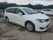 ✅ 2017 Chrysler Pacifica Touring L • VIN: 2C4RC1BG1HR702473 • Лот: 57705575. Опубликован ранее на Copart с пробегом 152 445 миль. Бесплатный доступ к архиву аукционных продаж из США и подробный отчёт об истории автомобиля на DreamBid. Изображение 4.