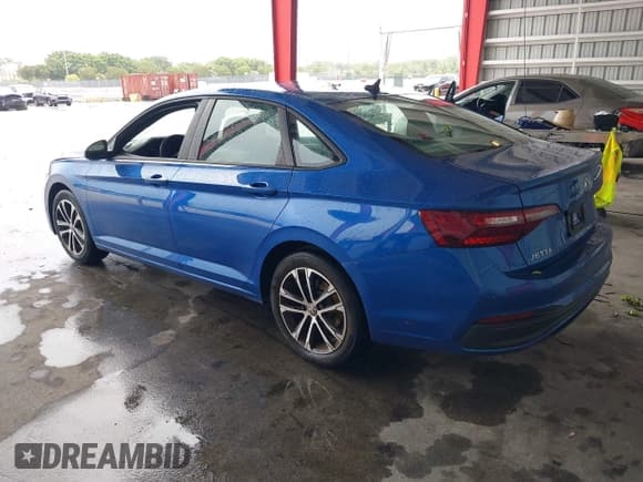 ✅ 2022 Volkswagen Jetta Sport • VIN: 3VWBM7BU3NM023523 • Лот: 42618751. Опубликован ранее на IAAI с пробегом 23 572 миль. Бесплатный доступ к архиву аукционных продаж из США и подробный отчёт об истории автомобиля на DreamBid. Изображение 3.