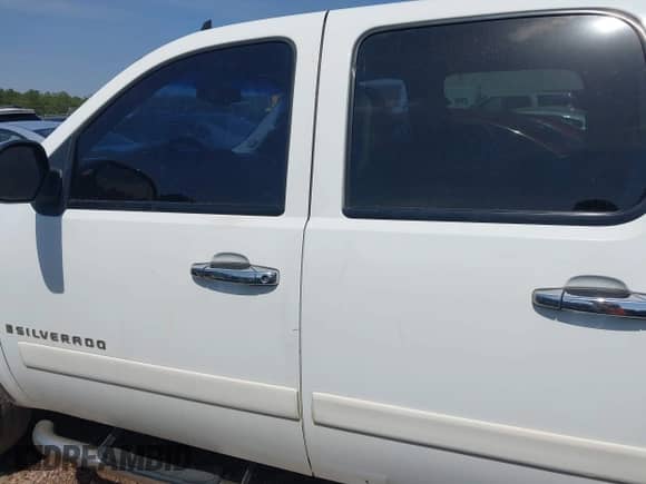 2008 Chevrolet Silverado 1500 1LT z VIN 3GCEC13J48G118065, wystawiony jako IAAI lot #42251569 z przebiegiem 297 165 mil mil oraz . Historia ofert i sprzedaży dostępna na DreamBid. Obrazek 14.