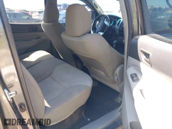 ✅ 2014 Toyota Tacoma PreRunner • VIN: 3TMJU4GN3EM173436 • Lot: 41981293. Listed on IAAI with 157,758 mi. Free auction sales archive from the USA and detailed vehicle history report at DreamBid. Image 8.