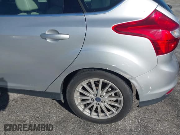 ✅ 2013 Ford Focus Electric • VIN: 1FADP3R46DL254715 • Лот: 43699094. Опубликован ранее на IAAI с пробегом 58 848 миль. Бесплатный доступ к архиву аукционных продаж из США и подробный отчёт об истории автомобиля на DreamBid. Изображение 6.