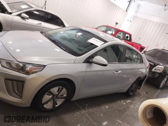 ✅ 2022 Hyundai Ioniq Blue • VIN: KMHC65LC8NU280566 • Lot: 41784737. Wystawiony na IAAI z przebiegiem 51 229 mil. Bezpłatny archiwum sprzedaży aukcyjnych z USA i szczegółowy raport historii pojazdu na DreamBid. Zdjęcie 14.