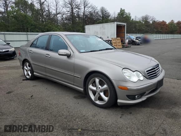 ✅ 2005 Mercedes-Benz C 230 Kompressor • VIN: WDBRF40JX5A818115 • Lot: 84001755. Wystawiony na Copart z przebiegiem 63 205 mil. Bezpłatny archiwum sprzedaży aukcyjnych z USA i szczegółowy raport historii pojazdu na DreamBid. Zdjęcie 4.