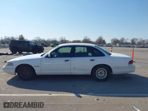 ✅ 1995 Ford Crown Victoria LX • VIN: 2FALP74W3SX123480 • Lot: 41737431. Wystawiony na IAAI z przebiegiem Nie podano. Bezpłatny archiwum sprzedaży aukcyjnych z USA i szczegółowy raport historii pojazdu na DreamBid. Zdjęcie 14.