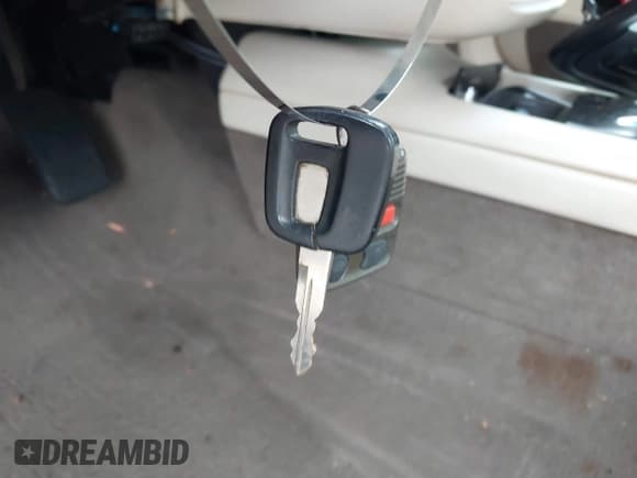 ✅ 1999 Lincoln Continental • VIN: 1LNHM97VXXY703416 • Lot: 43764277. Wystawiony na IAAI z przebiegiem 125 664 mil. Bezpłatny archiwum sprzedaży aukcyjnych z USA i szczegółowy raport historii pojazdu na DreamBid. Zdjęcie 11.