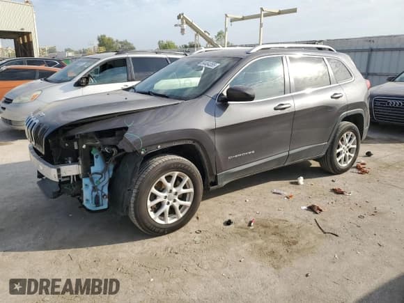 ✅ 2017 Jeep Cherokee Latitude • VIN: 1C4PJMCB8HW646850 • Lot: 84464355. Wystawiony na Copart z przebiegiem 122 509 mil. Bezpłatny archiwum sprzedaży aukcyjnych z USA i szczegółowy raport historii pojazdu na DreamBid. Zdjęcie 1.