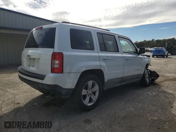 ✅ 2011 Jeep Patriot Latitude • VIN: 1J4NF1GB4BD276673 • Lot: 80906045. Wystawiony na Copart z przebiegiem 94 652 mil. Bezpłatny archiwum sprzedaży aukcyjnych z USA i szczegółowy raport historii pojazdu na DreamBid. Zdjęcie 3.