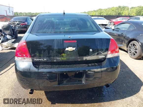 2014 Chevrolet Impala Police Police z VIN 2G1WD5E32E1152784, wystawiony jako IAAI lot #42370670 z przebiegiem 150 931 mil mil oraz . Historia ofert i sprzedaży dostępna na DreamBid. Obrazek 16.