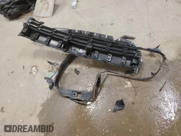 ✅ 2018 Chevrolet Silverado 1500 LS • VIN: 3GCUKNECXJG426514 • Лот: 79237104. Опубликован ранее на Copart с пробегом 205 410 миль. Бесплатный доступ к архиву аукционных продаж из США и подробный отчёт об истории автомобиля на DreamBid. Изображение 13.