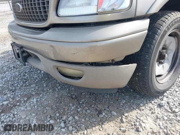 ✅ 2002 Ford Expedition Eddie Bauer • VIN: 1FMRU17W62LA27129 • Лот: 43804527. Опубликован ранее на IAAI с пробегом 238 152 миль. Бесплатный доступ к архиву аукционных продаж из США и подробный отчёт об истории автомобиля на DreamBid. Изображение 6.