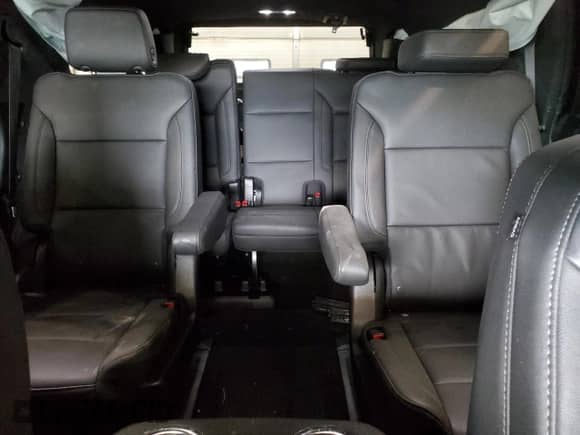 2024 Chevrolet Tahoe LT z VIN 1GNSKNKD2RR358930, wystawiony jako Copart lot #64122605 z przebiegiem 15 689 mil mil oraz Szkoda całkowita • Salvage title. Historia ofert i sprzedaży dostępna na DreamBid. Obrazek 10.