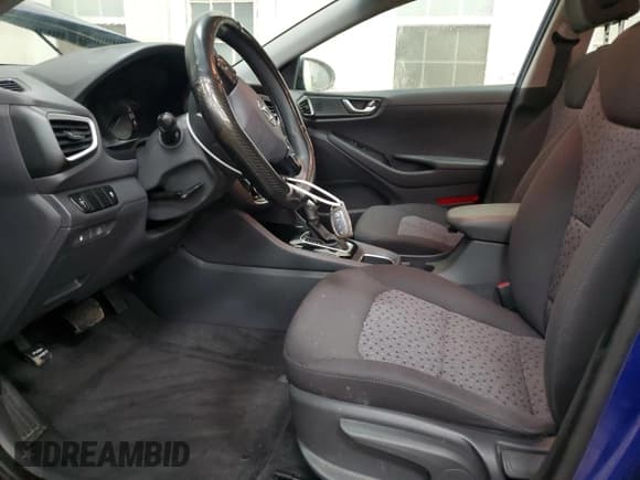 ✅ 2019 Hyundai Ioniq Blue • VIN: KMHC65LC8KU143865 • Lot: 80439344. Wystawiony na Copart z przebiegiem 67 623 mil. Bezpłatny archiwum sprzedaży aukcyjnych z USA i szczegółowy raport historii pojazdu na DreamBid. Zdjęcie 7.