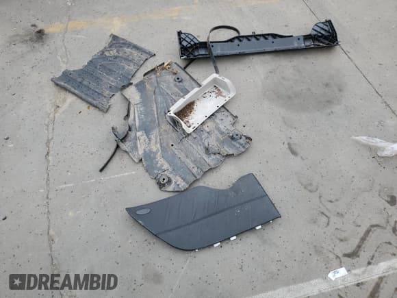 ✅ 2005 Mercedes-Benz CLK 500 • VIN: WDBTK75J15F160926 • Лот: 63806815. Опубликован ранее на Copart с пробегом 137 482 миль. Бесплатный доступ к архиву аукционных продаж из США и подробный отчёт об истории автомобиля на DreamBid. Изображение 12.