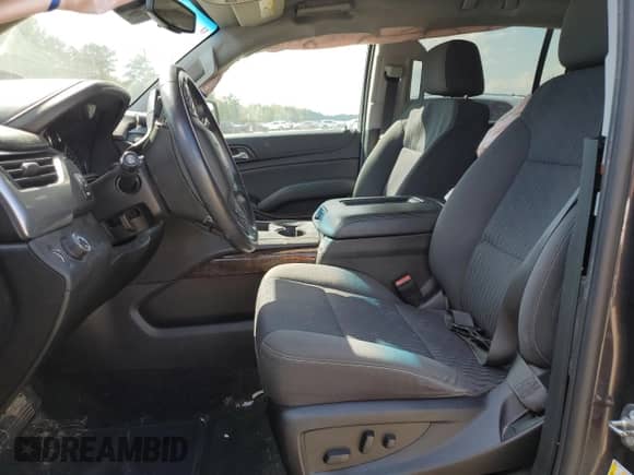 2018 Chevrolet Suburban LS с VIN 1GNSCGKC9JR153299, выставлен на аукционе Copart как лот 84071755 с пробегом 174 503 миль миль и Списание • Salvage title. История ставок и продаж доступна на DreamBid. Изображение 7.