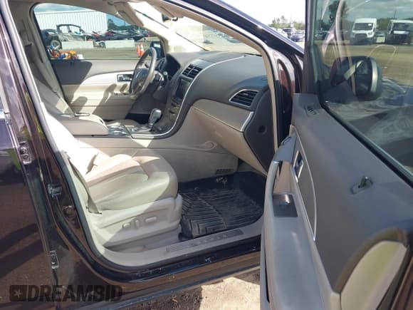 ✅ 2013 Lincoln MKX • VIN: 2LMDJ8JK7DBL41221 • Lot: 43315302. Wystawiony na IAAI z przebiegiem 131 514 mil. Bezpłatny archiwum sprzedaży aukcyjnych z USA i szczegółowy raport historii pojazdu na DreamBid. Zdjęcie 5.