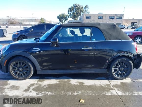 ✅ 2019 MINI Convertible Cooper • VIN: WMWWG5C59K3D01765 • Lot: 41381003. Wystawiony na IAAI z przebiegiem 53 760 mil. Bezpłatny archiwum sprzedaży aukcyjnych z USA i szczegółowy raport historii pojazdu na DreamBid. Zdjęcie 14.