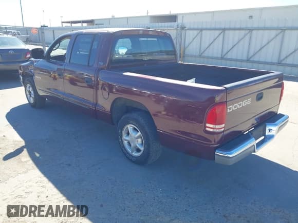 ✅ 2000 Dodge Dakota Sport • VIN: 1B7GL2AX8YS723964 • Lot: 43570529. Listed on IAAI with 136,989 mi. Free auction sales archive from the USA and detailed vehicle history report at DreamBid. Image 3.