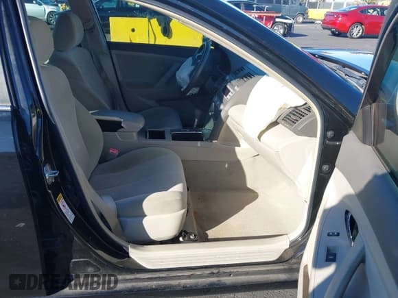 ✅ 2011 Toyota Camry LE • VIN: 4T4BF3EK9BR138152 • Lot: 43516429. Wystawiony na IAAI z przebiegiem 115 298 mil. Bezpłatny archiwum sprzedaży aukcyjnych z USA i szczegółowy raport historii pojazdu na DreamBid. Zdjęcie 5.