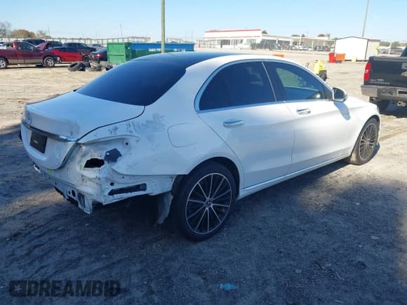 ✅ 2021 Mercedes-Benz C 300 • VIN: W1KWF8DBXMR642686 • Lot: 43624045. Listed on IAAI with 51,618 mi. Free auction sales archive from the USA and detailed vehicle history report at DreamBid. Image 4.