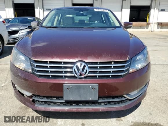 ✅ 2014 Volkswagen Passat SEL Premium • VIN: 1VWCN7A33EC030659 • Lot: 49992775. Wystawiony na Copart z przebiegiem 170 176 mil. Bezpłatny archiwum sprzedaży aukcyjnych z USA i szczegółowy raport historii pojazdu na DreamBid. Zdjęcie 5.