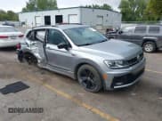 ✅ 2019 Volkswagen Tiguan SE • VIN: 3VV2B7AXXKM187921 • Lot: 43294543. Wystawiony na IAAI z przebiegiem 101 790 mil. Bezpłatny archiwum sprzedaży aukcyjnych z USA i szczegółowy raport historii pojazdu na DreamBid. Zdjęcie 1.