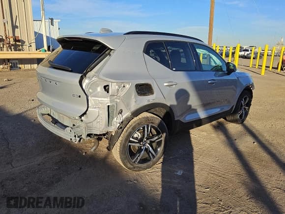 ✅ 2024 Volvo XC40 Core Bright Theme • VIN: YV4L12UKXR2338084 • Lot: 82856034. Listed on Copart with 9,443 mi. Free auction sales archive from the USA and detailed vehicle history report at DreamBid. Image 3.