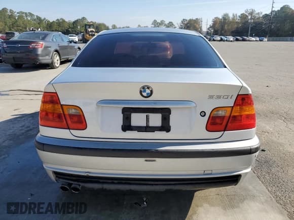 ✅ 2003 BMW 3 Series 330i • VIN: WBAEV53413KM25820 • Lot: 93453465. Wystawiony na Copart z przebiegiem Nie podano. Bezpłatny archiwum sprzedaży aukcyjnych z USA i szczegółowy raport historii pojazdu na DreamBid. Zdjęcie 6.
