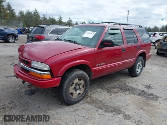 ✅ 2002 Chevrolet Blazer LS • VIN: 1GNDT13W32K236428 • Lot: 42341351. Wystawiony na IAAI z przebiegiem 145 232 mil. Bezpłatny archiwum sprzedaży aukcyjnych z USA i szczegółowy raport historii pojazdu na DreamBid. Zdjęcie 2.