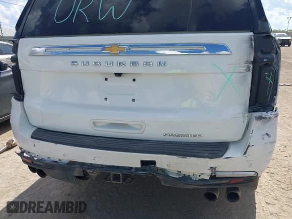 ✅ 2023 Chevrolet Suburban Premier • VIN: 1GNSKFKD5PR334706 • Lot: 43280982. Wystawiony na IAAI z przebiegiem 76 977 mil. Bezpłatny archiwum sprzedaży aukcyjnych z USA i szczegółowy raport historii pojazdu na DreamBid. Zdjęcie 20.